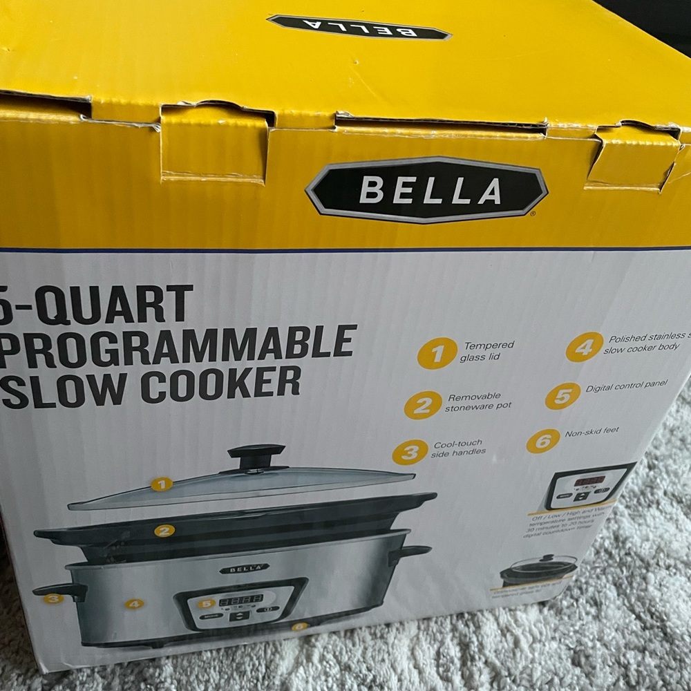 5-Quart Programmable Slow Cooker (BELLA). Brand new,in its Box.